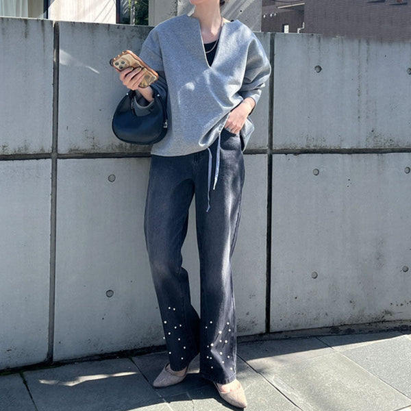 【甘辛バランスが冴える、モノトーンデニムコーデ】