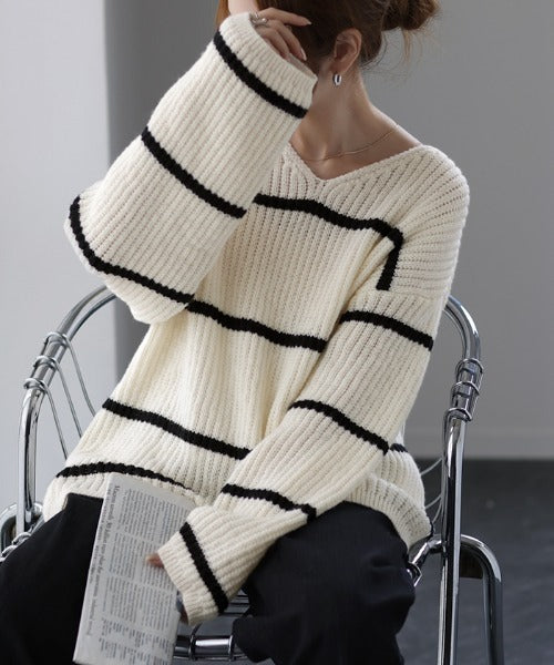 【961円OFF】ルーズ 「あざとい、サイズ感。」 ボーダー ニット レディース Vネック トップス ボーダーニット セーター ゆったり ざっくり ぽわん袖 長袖 チュニック チクチクしない レイヤード ワイド 大きいサイズ 体型カバー お尻が隠れる 白 黒 秋 冬 HUG.U