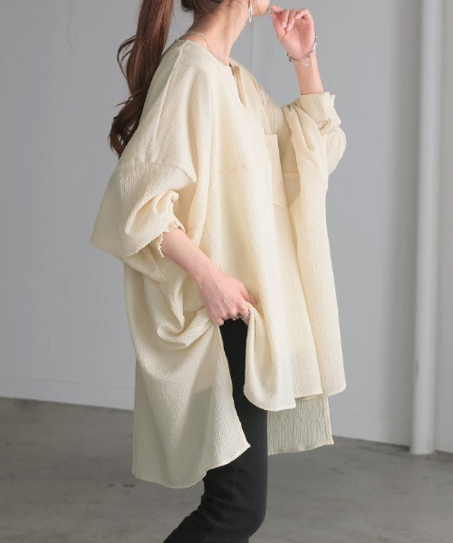 【51%OFF】決算セール シャツ 楊柳 ブラウス スキッパー レディース Vネック トップス ロング ロングシャツ チュニック 長袖 無地 羽織 きれいめ ゆったり 大きいサイズ 体型カバー お尻が隠れる ぽわん袖 変形シルエット 別売り セットアップ 可 黒 白 春 夏 HUG.U