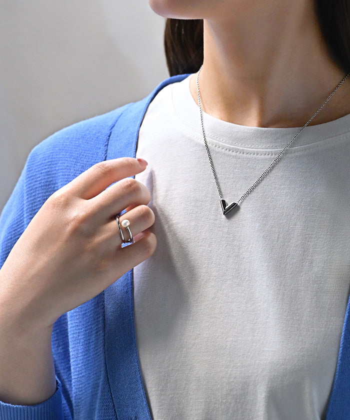 ネックレス V字 ロゴ モチーフ レディース アクセサリー チェーン